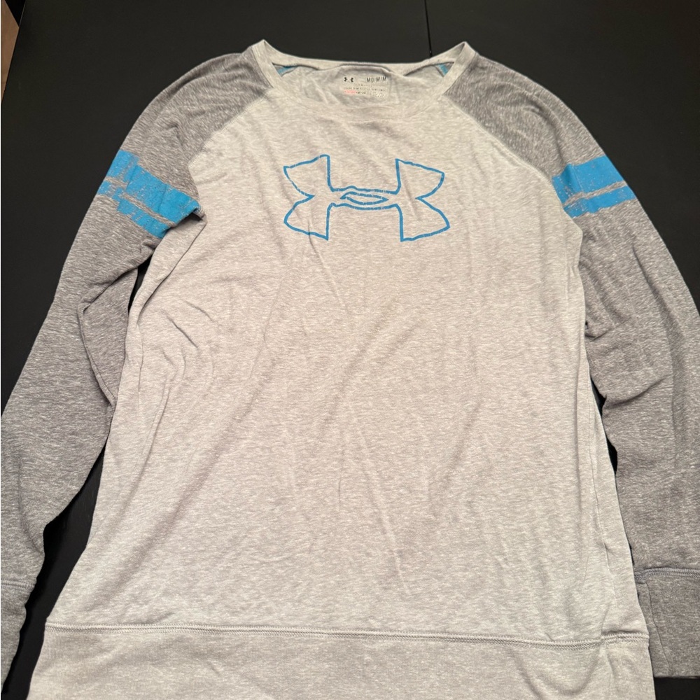 Women’s Under Armour Light Gray Raglan Long Sleeve Shirt with Teal Blue Logo